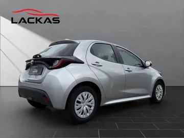 Car image 4