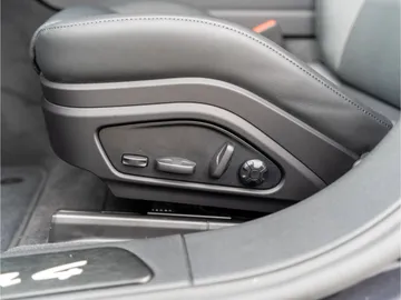 Car image 49