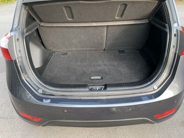 Car image 25