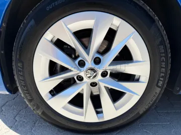 Car image 40