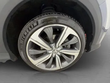 Car image 34