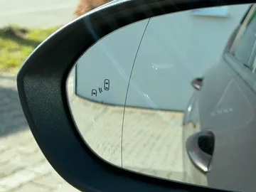 Car image 35