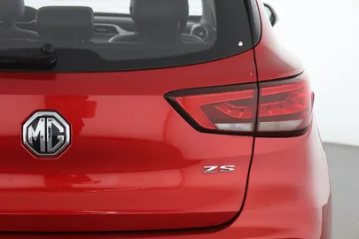 Car image 30