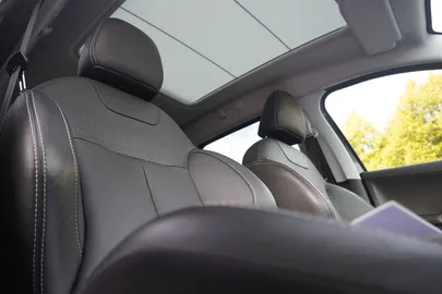 Car image 27