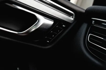 Car image 29