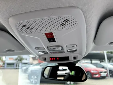 Car image 26