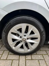 Car image 47