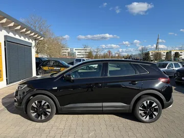 Car image 30