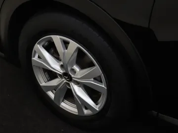 Car image 34