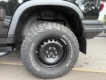 Car image 26
