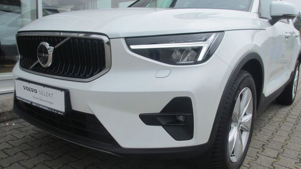 Volvo XC40 B3 Core 120 kW image number 1