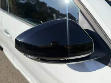 Car image 38