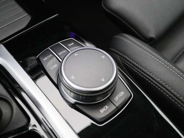 Car image 32