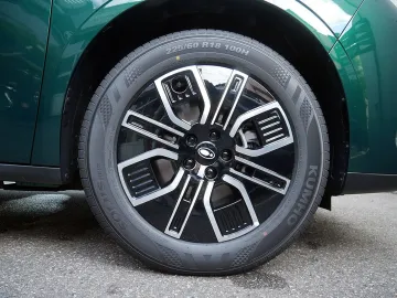 Car image 24