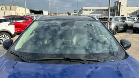 Car image 25