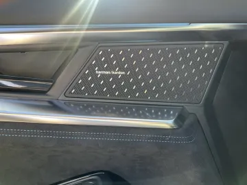 Car image 37