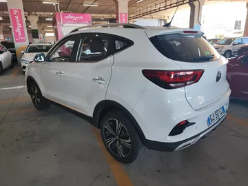 Car image 4