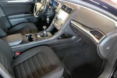 Car image 24