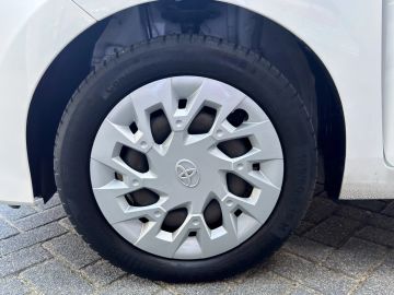 Car image 27