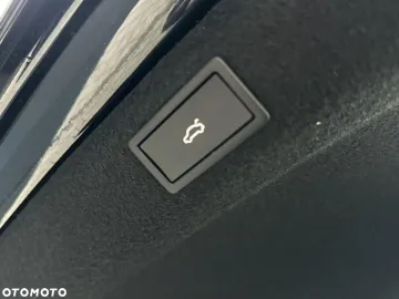 Car image 40