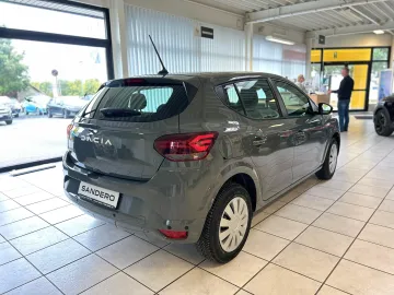 Car image 5