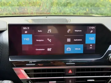 Car image 26