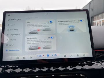 Car image 26
