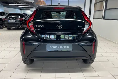 Car image 3