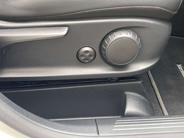 Car image 37