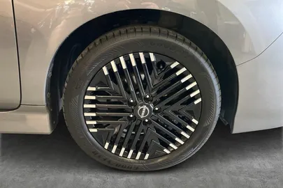 Car image 25