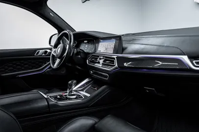 Car image 27