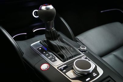 Car image 26