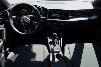 Car image 11