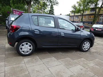 Car image 5