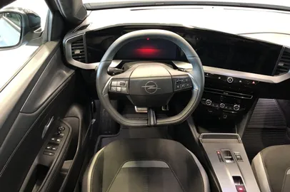 Car image 10
