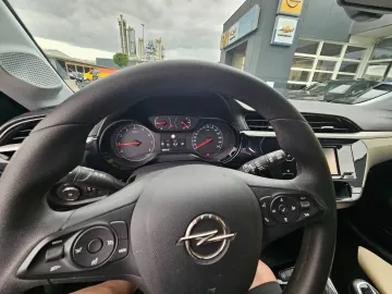 Car image 19