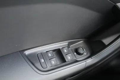 Car image 32