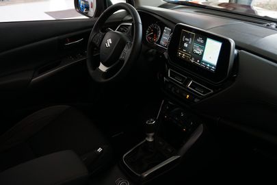 Car image 14