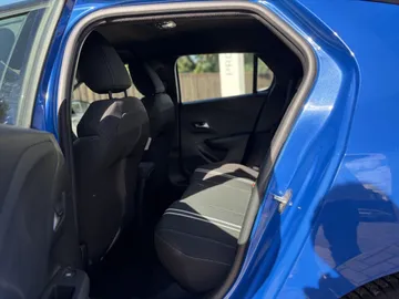 Car image 25