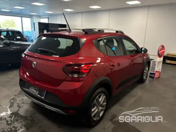 Car image 27