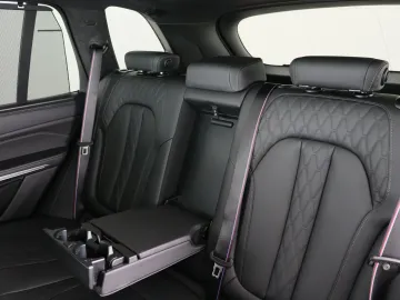 Car image 35