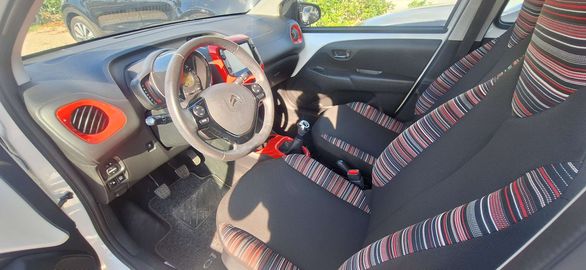 Car image 14