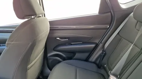 Car image 32