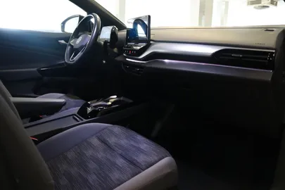 Car image 34