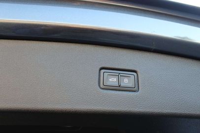 Car image 36