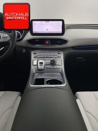 Car image 24