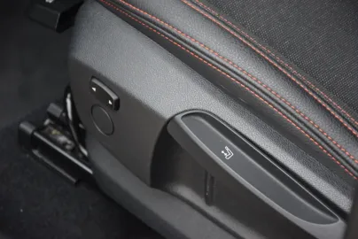 Car image 40