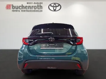 Car image 4