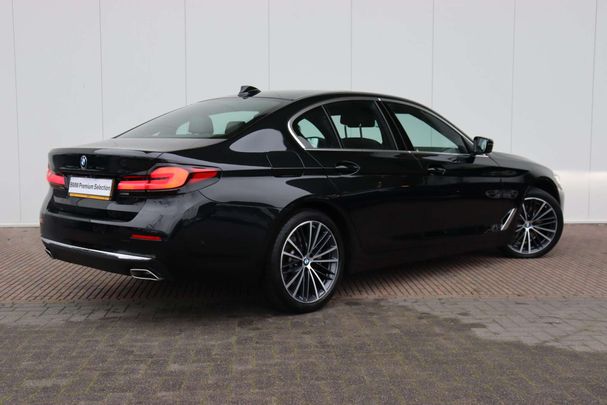 BMW 520i Luxury Line 135 kW image number 6