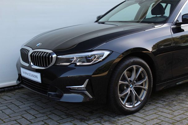 BMW 320i Touring Luxury Line 135 kW image number 20